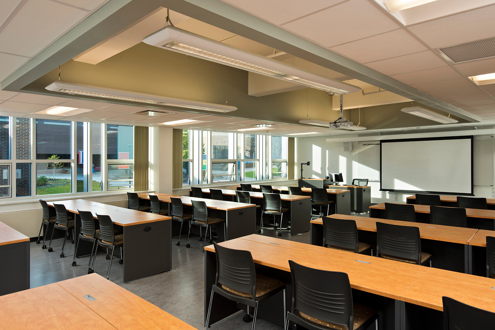 Classroom designed by Mosaic Associates for an academic building renovation of Sanford Hall at SUNY-Delhi.